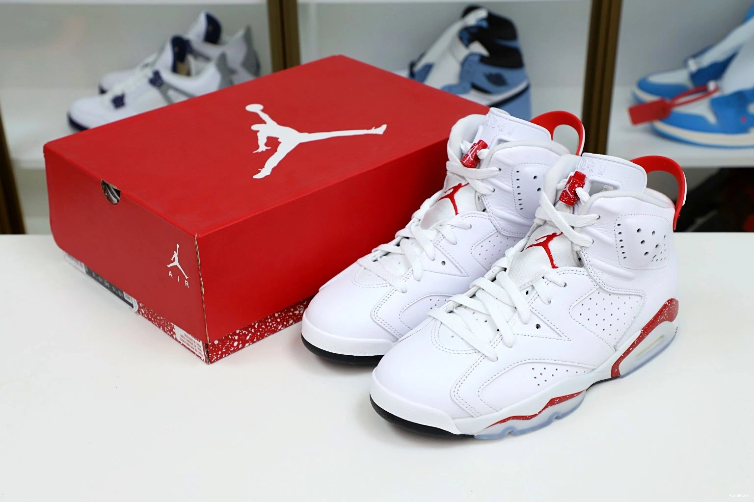 RED AIR JORDAN 6 OREO 0730